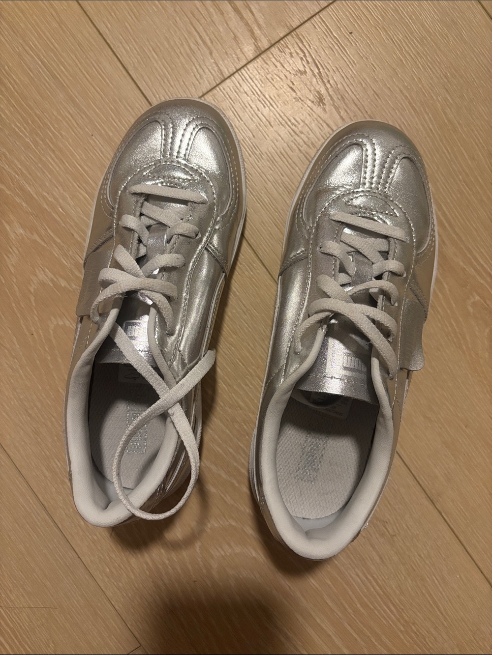 Girls Puma Metallic Silver Lace-Up Sneakers size 2.5